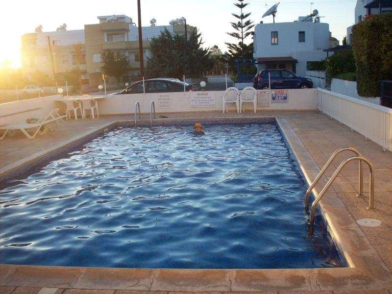 Central Gem - 10 Min Walk To The Sea, Harbor And Mall Daire Pafos Dış mekan fotoğraf
